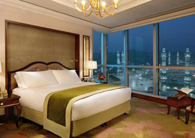 RMH-491223-Suite-Bedroom-with-Grand-Mosque-View-Suite